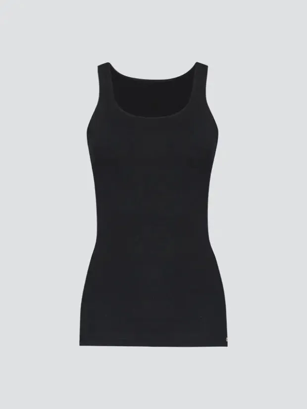 100% Black organic fair-trade top by Comazo