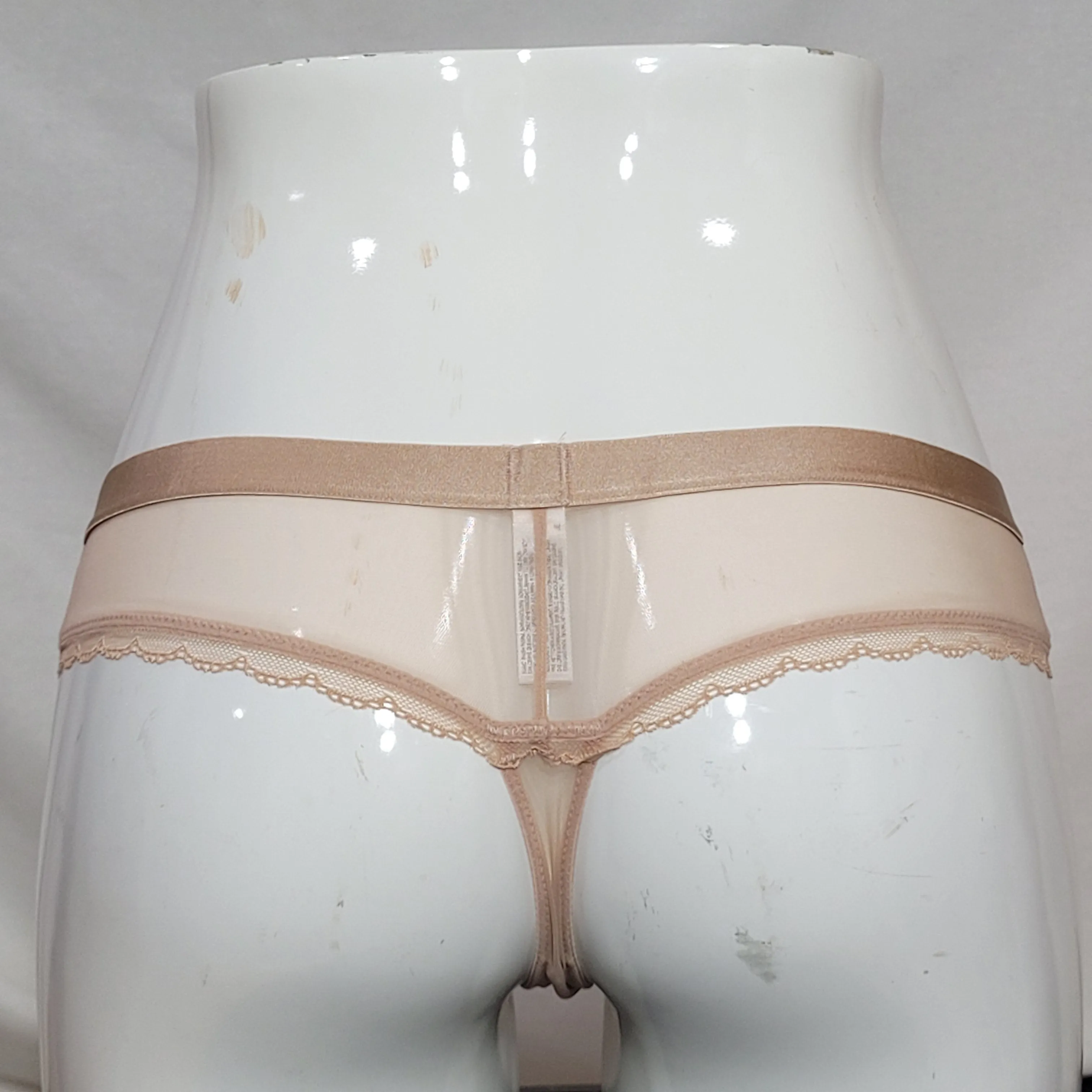 b.tempt'd by Wacoal 942243 b.cherished Thong Panty SIZE MEDIUM Mahogany Rose Nude NWT