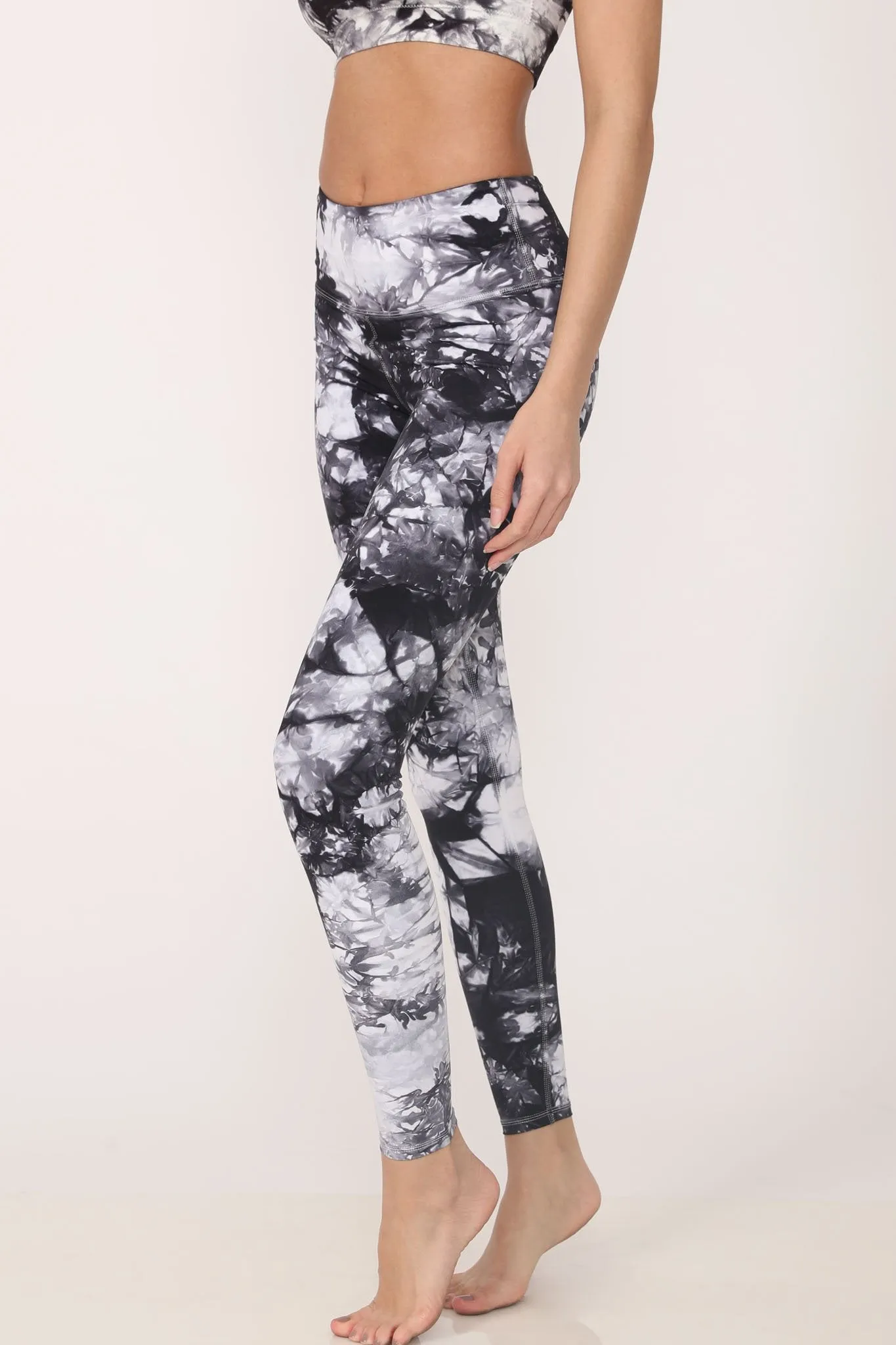 Dani Tie-Dye Legging in Black